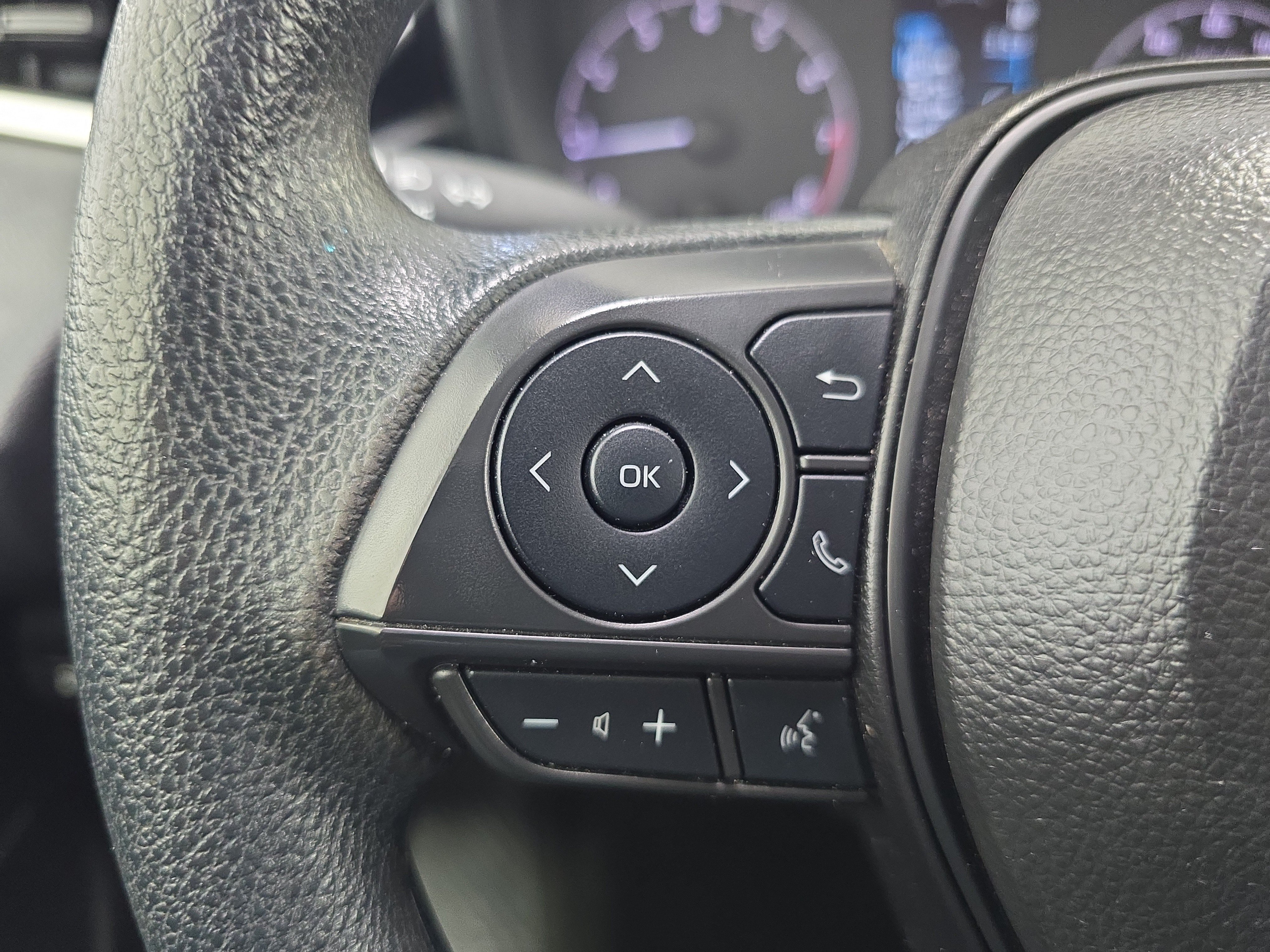Used 2025 Classic Silver Metallic Toyota LE image 22