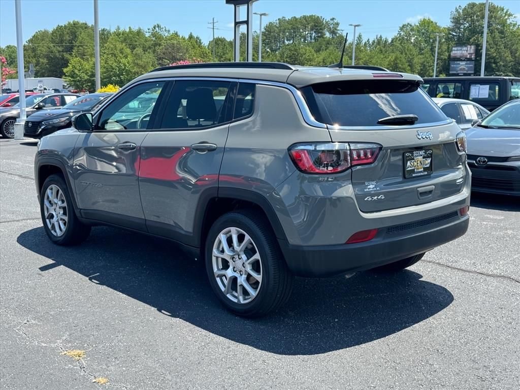 Used 2023 Gray Jeep Latitude Lux image 5