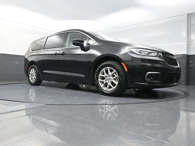Used 2023 Black Chrysler Touring L image 19