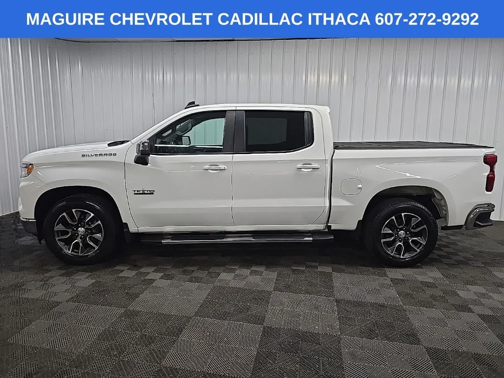 Used 2022 White Chevrolet LT image 5