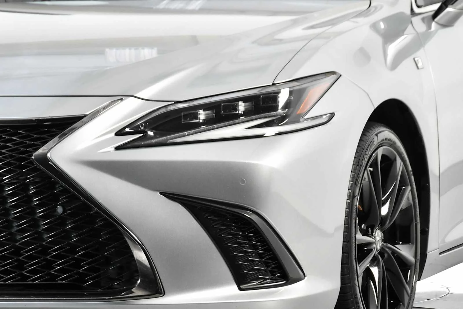 Used 2023 Iridium Lexus F SPORT Handling image 11