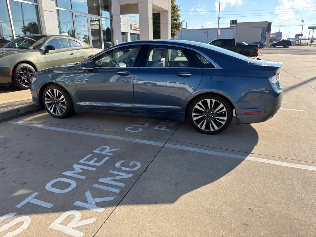 Used 2019 Blue Lincoln Reserve image 8