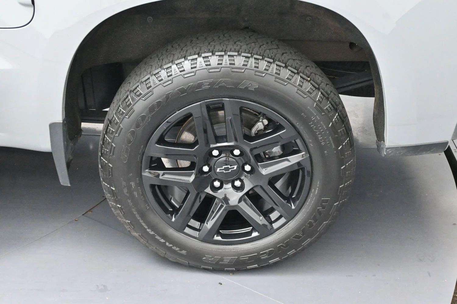 Used 2024 Slate Gray Metallic Chevrolet Custom image 29