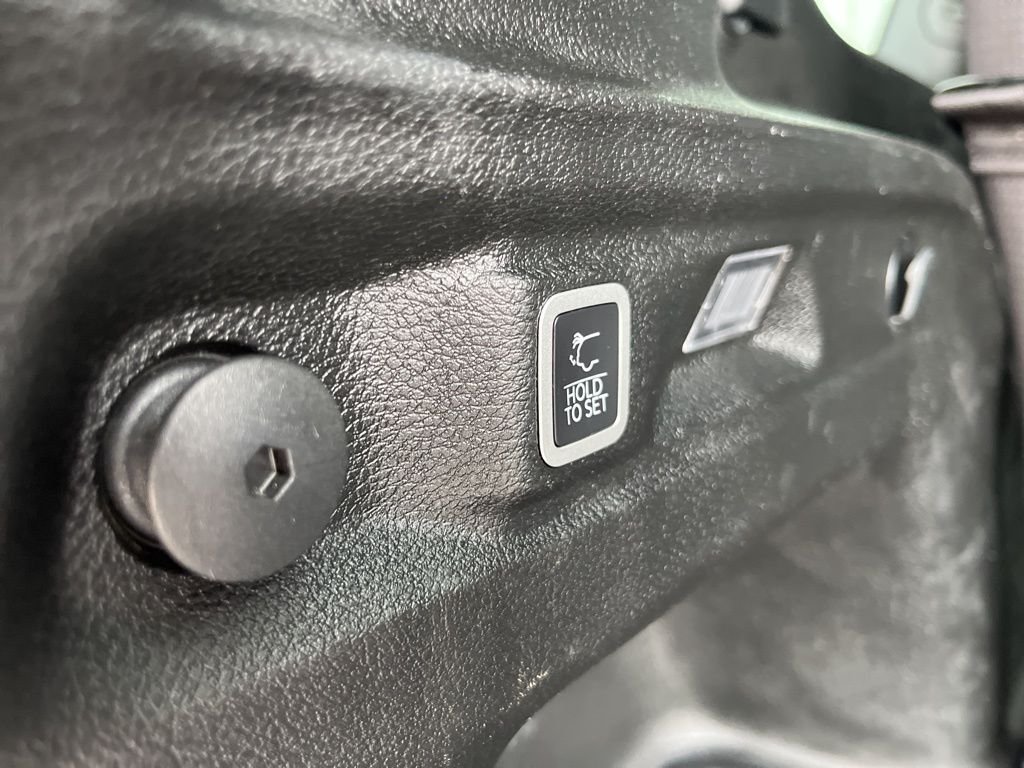 Used 2022 Diamond Black Jeep Altitude image 43