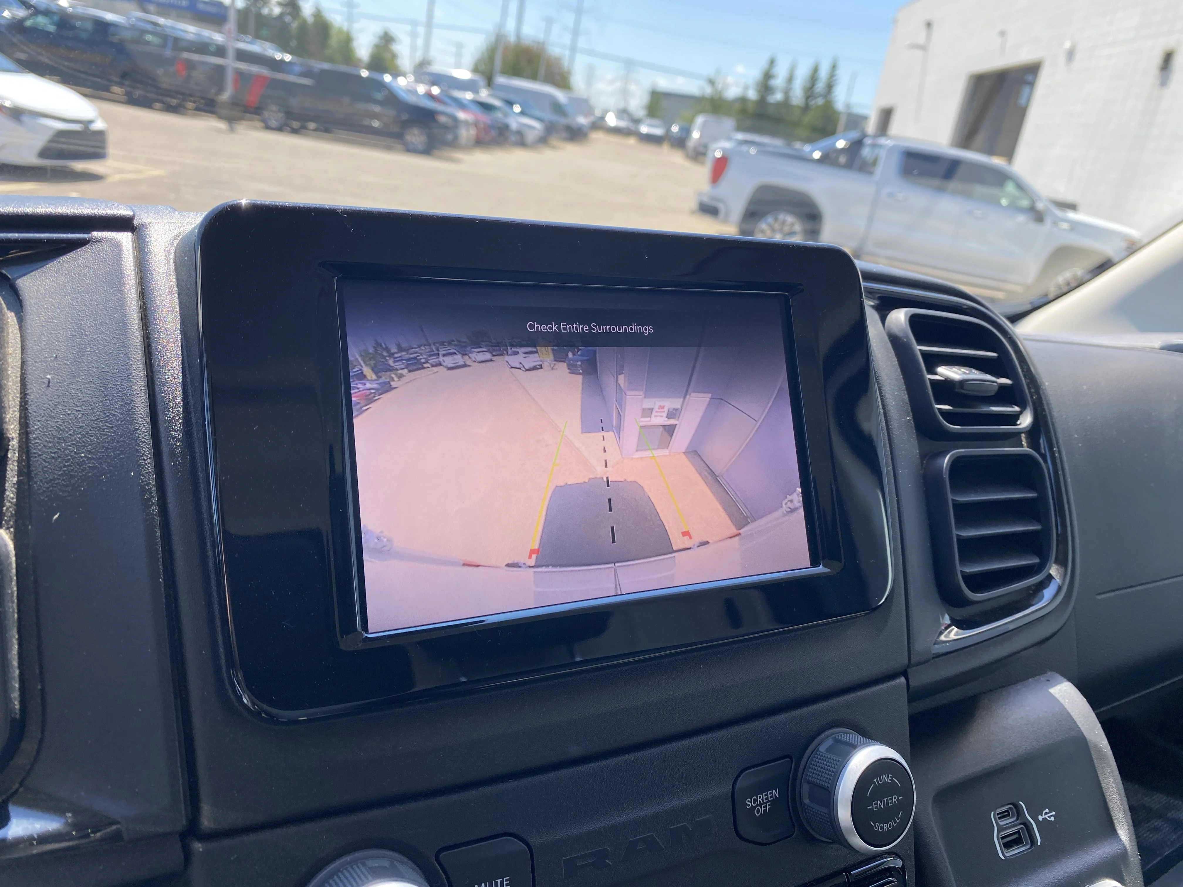 Used 2025 White Ram Tradesman 2500 High Roof 136 WB * RADAR CRUISE * APPLE CARPLAY/ANDROID AUTO * image 14