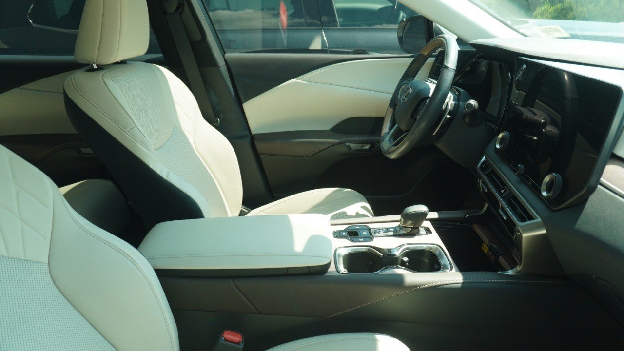 Certified Used 2024 White Lexus RX 350 Premium image 9