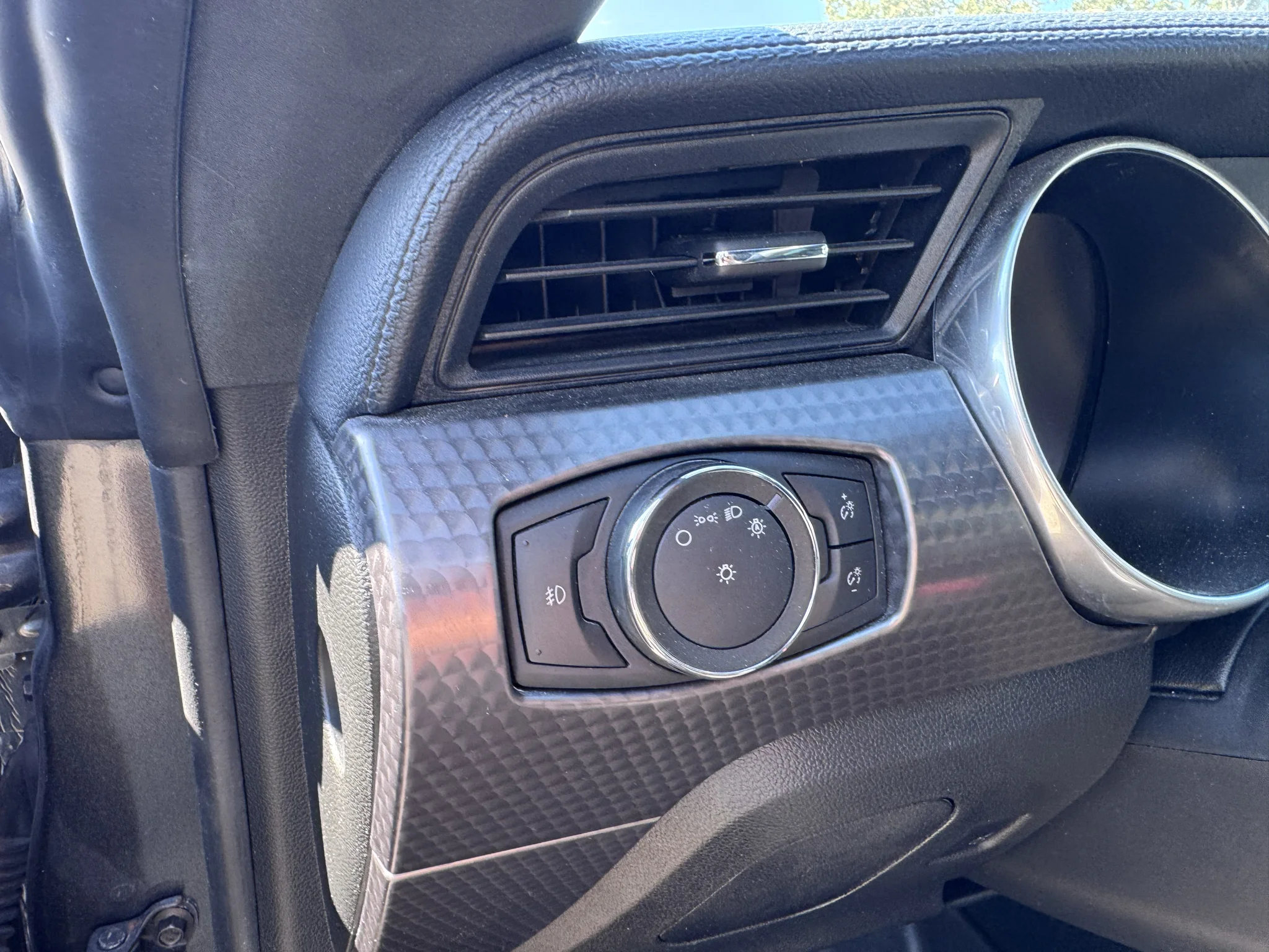 Used 2019 Magnetic Metallic Ford GT image 14