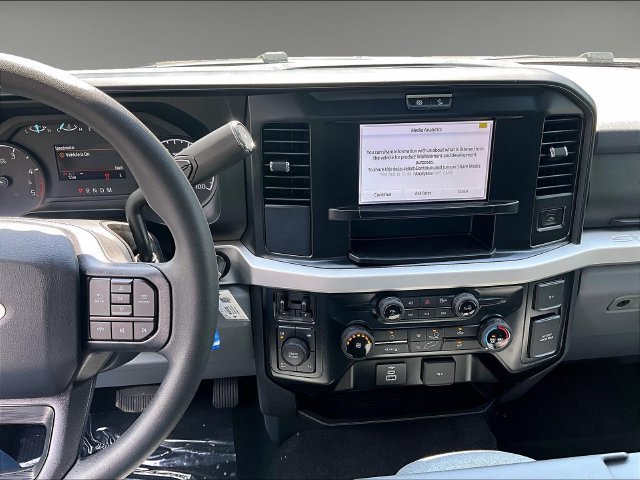 New 2026 Carbonized Gray Metallic Ford XLT image 22