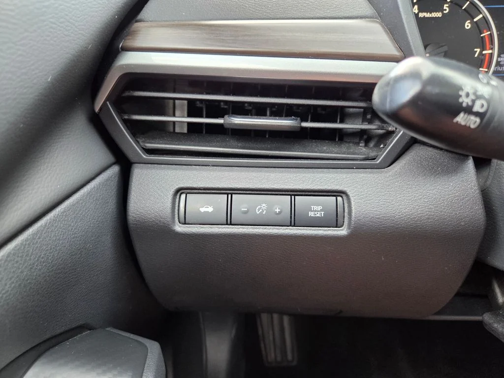 Used 2024 Silver Nissan 2.5 SV image 30