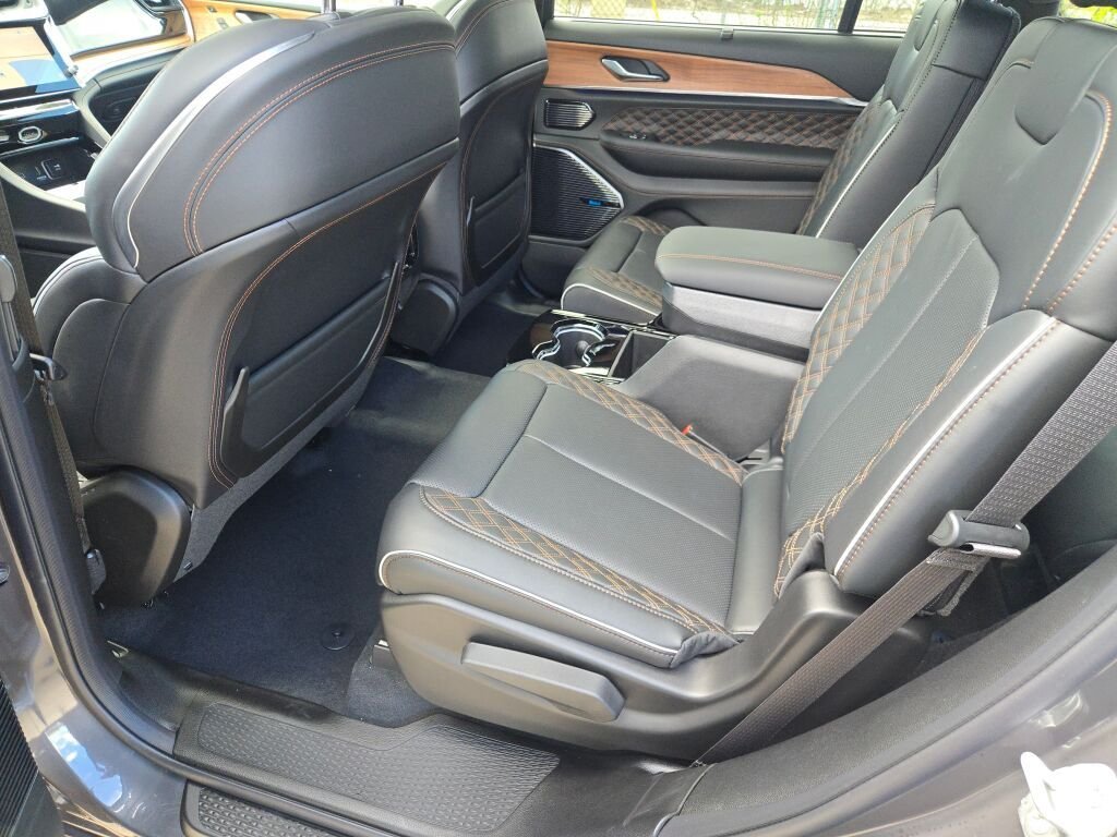 New 2026 Baltic Gray Metallic Clear-Coat Exterior Paint Jeep Summit image 19