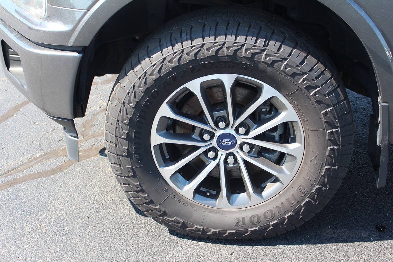 Used 2018 Magnetic Ford Lariat 4x4 4dr SuperCrew 5.5 ft. SB image 5