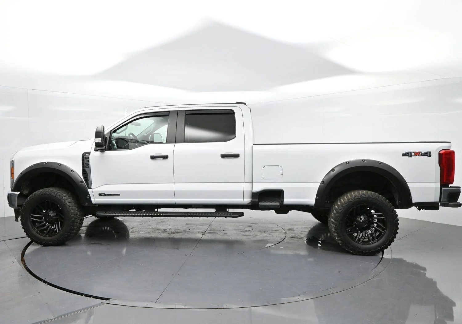 Used 2023 Oxford White Ford XL image 4