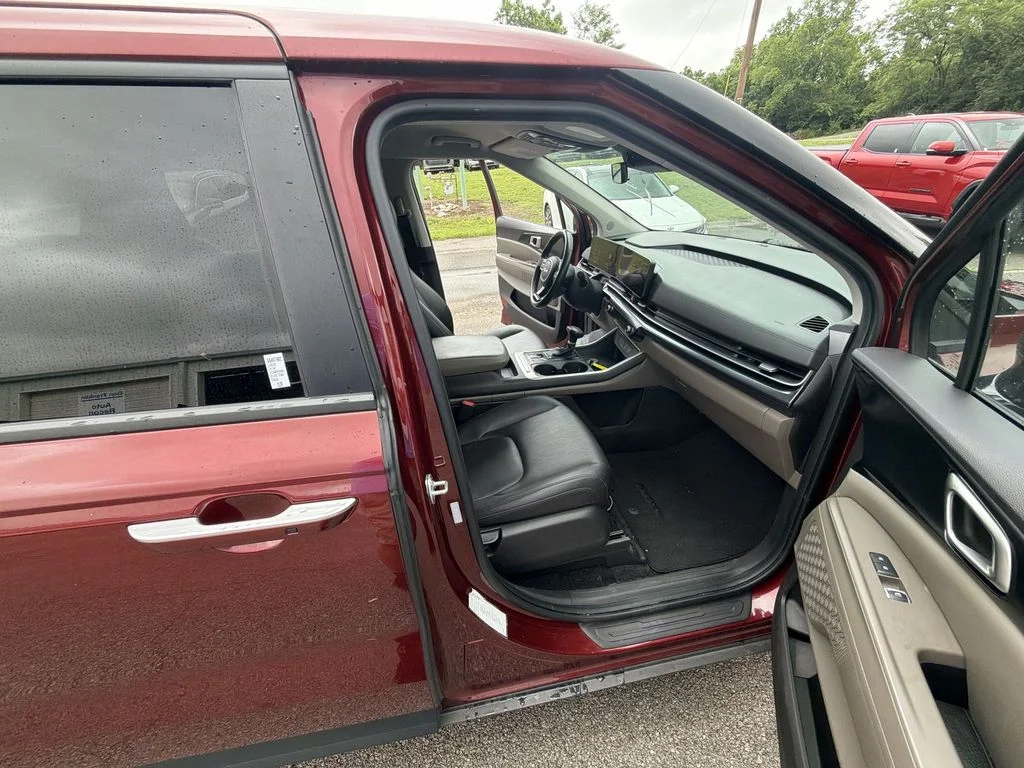Used 2025 Red Kia LXS image 24