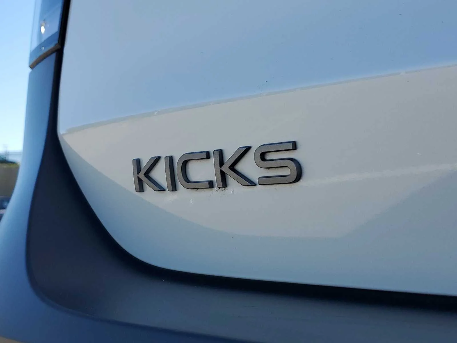 Used 2025 Aspen White Tricoat Nissan SV image 7