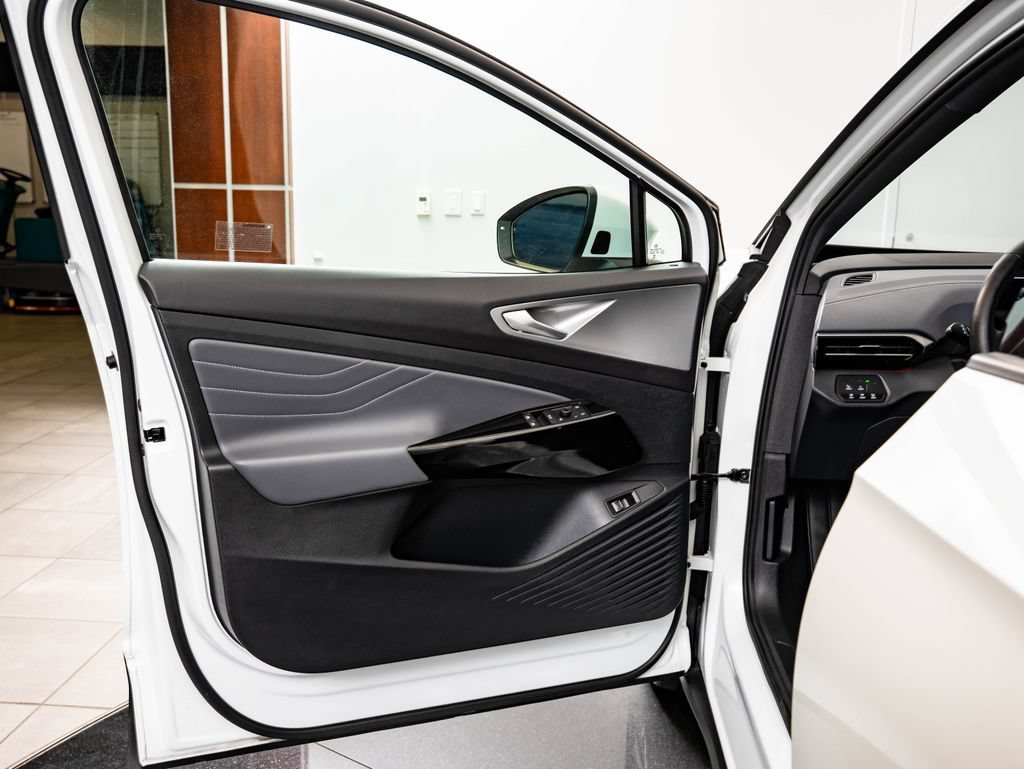 Used 2023 Opal White Volkswagen Pro S image 24