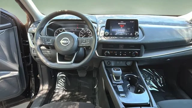 Used 2024  Nissan S image 9