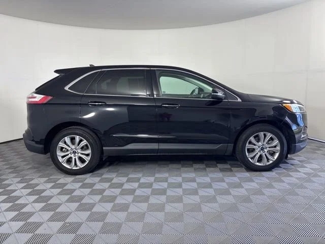 Used 2022  Ford Titanium image 37