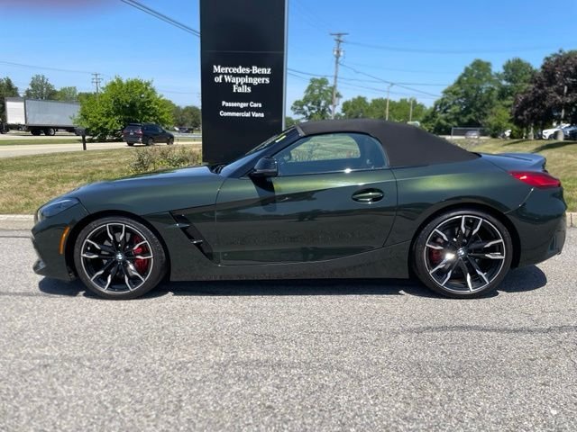 Used 2025 Green BMW sDrive M40i image 2