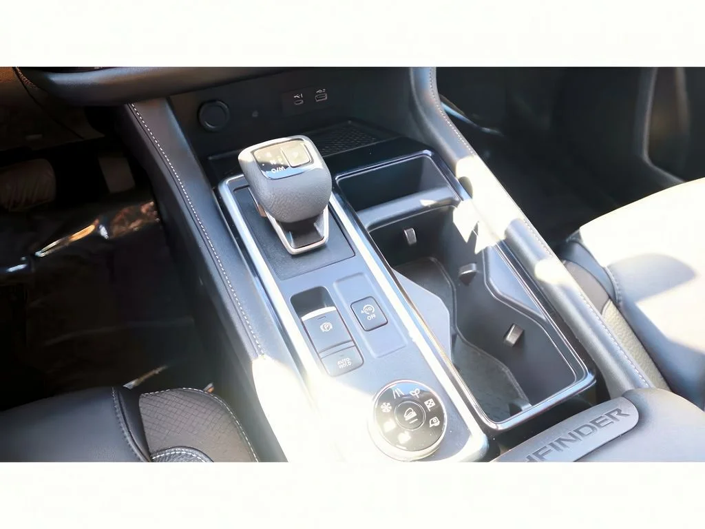 2025 Nissan Pathfinder SL - Photo 19