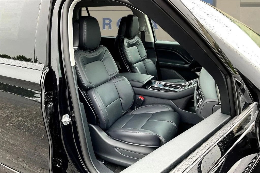 New 2026 Infinite Black Metallic Clearcoat Lincoln Reserve® image 10