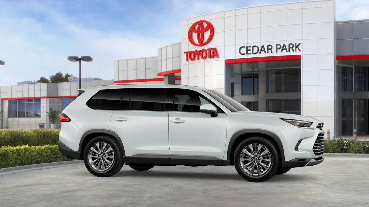 New 2026 Wind Chill Pearl Toyota Platinum image 13