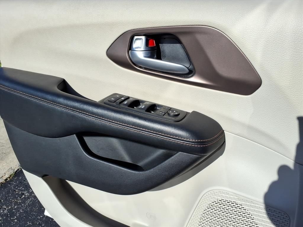 Certified Used 2019 White Chrysler Touring Plus image 6