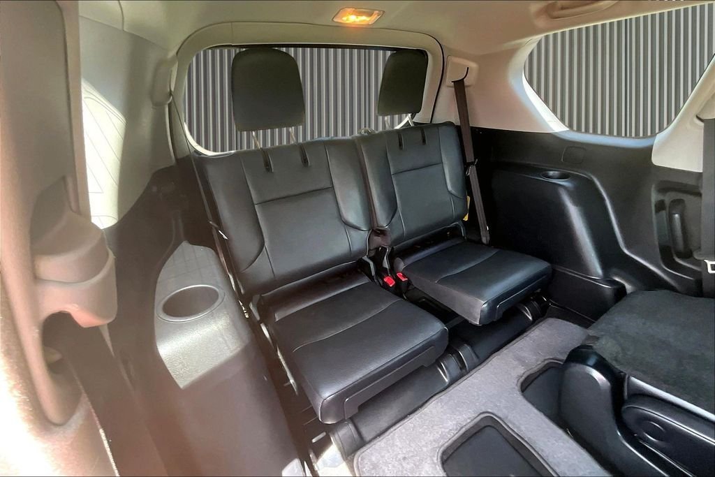 Used 2017 Black Lexus 460 image 30