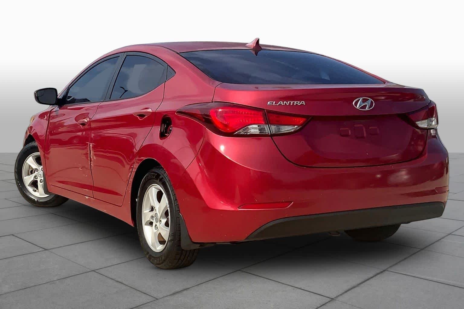 Used 2014 Geranium Red Hyundai SE image 12