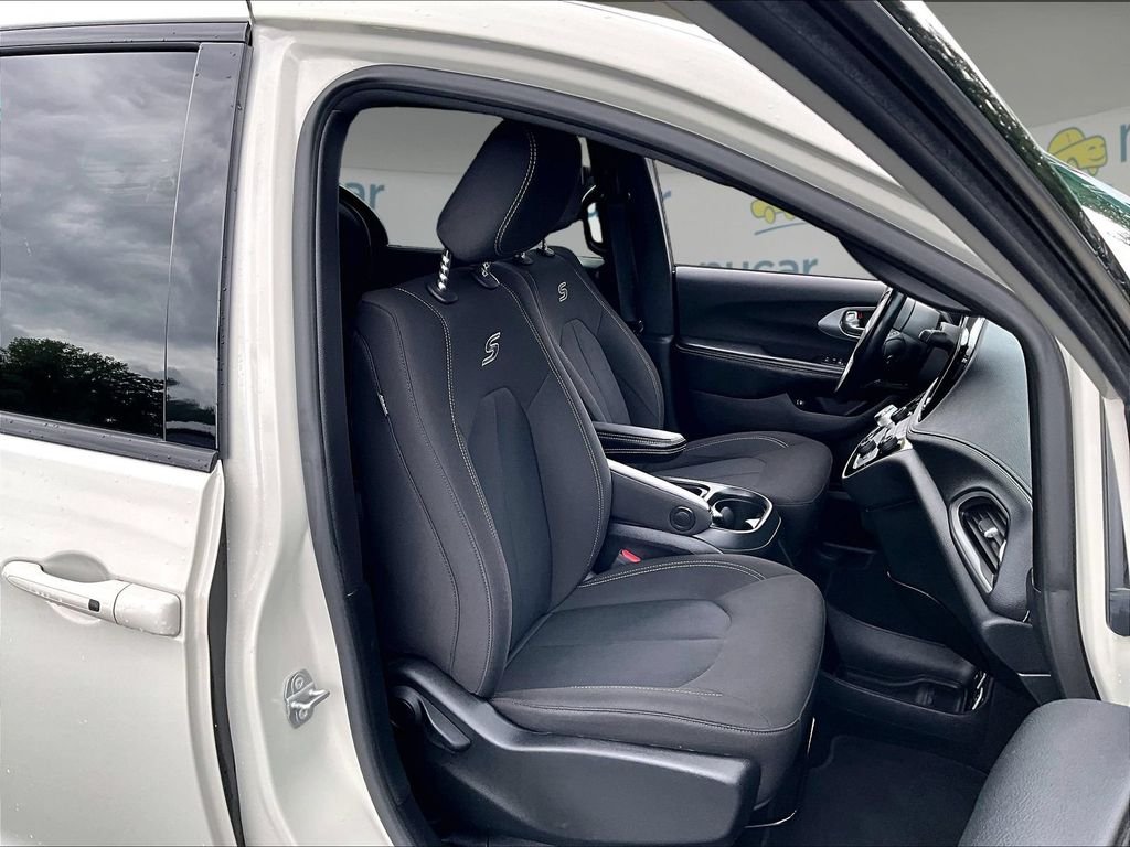 Used 2021 White Chrysler Touring image 11