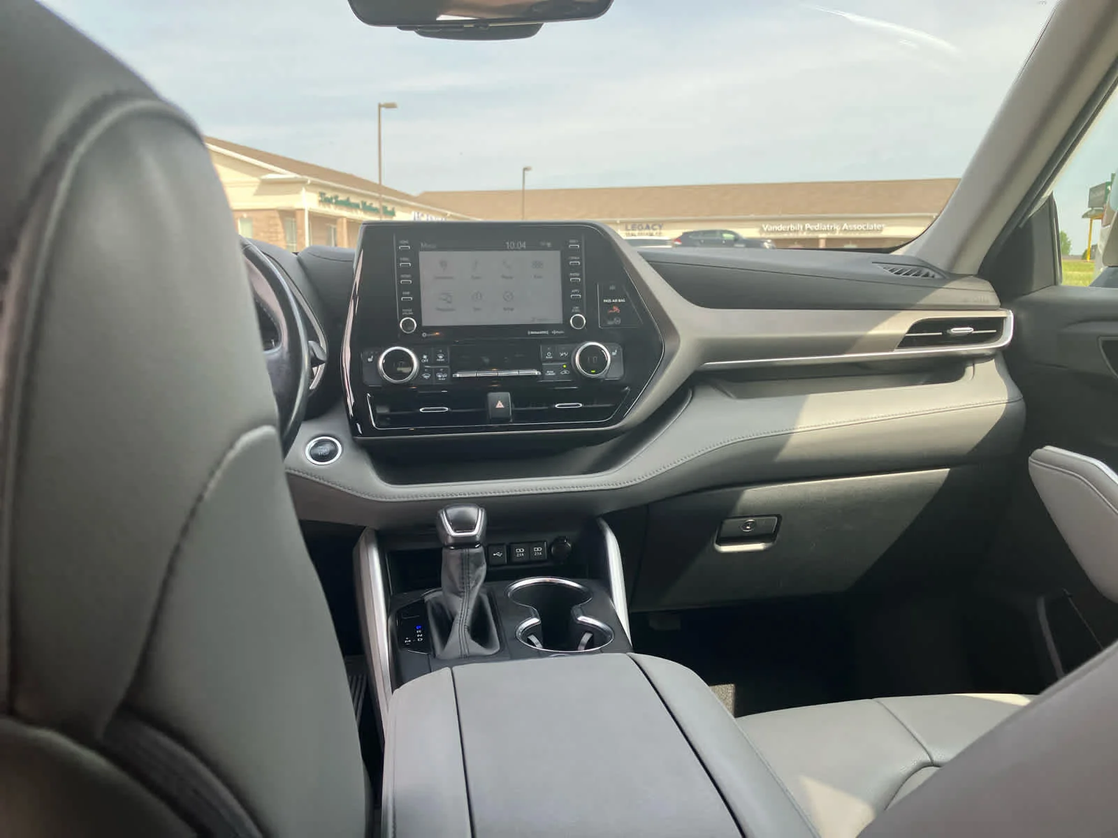 Used 2020 Blizzard Pearl Toyota XLE image 36