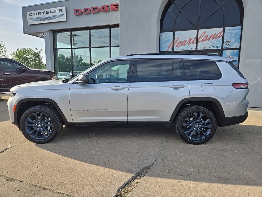 New 2026 Silver Zynith Exterior Paint Jeep  image 6