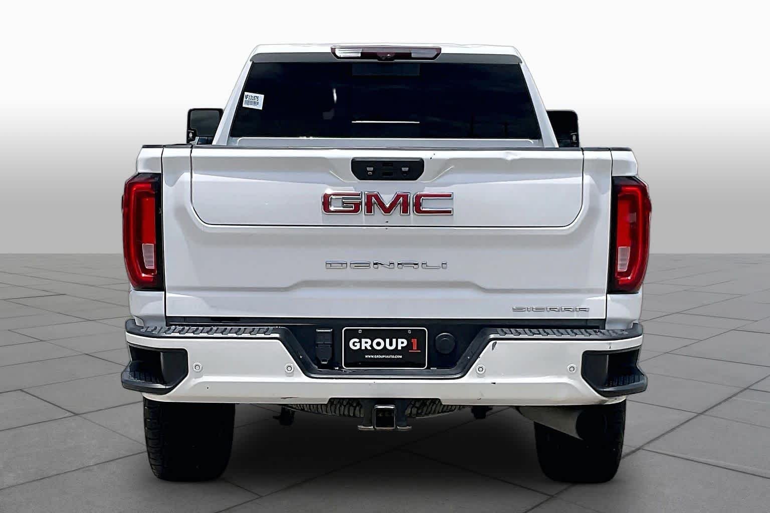 Used 2022 White Frost Tricoat GMC Denali image 4