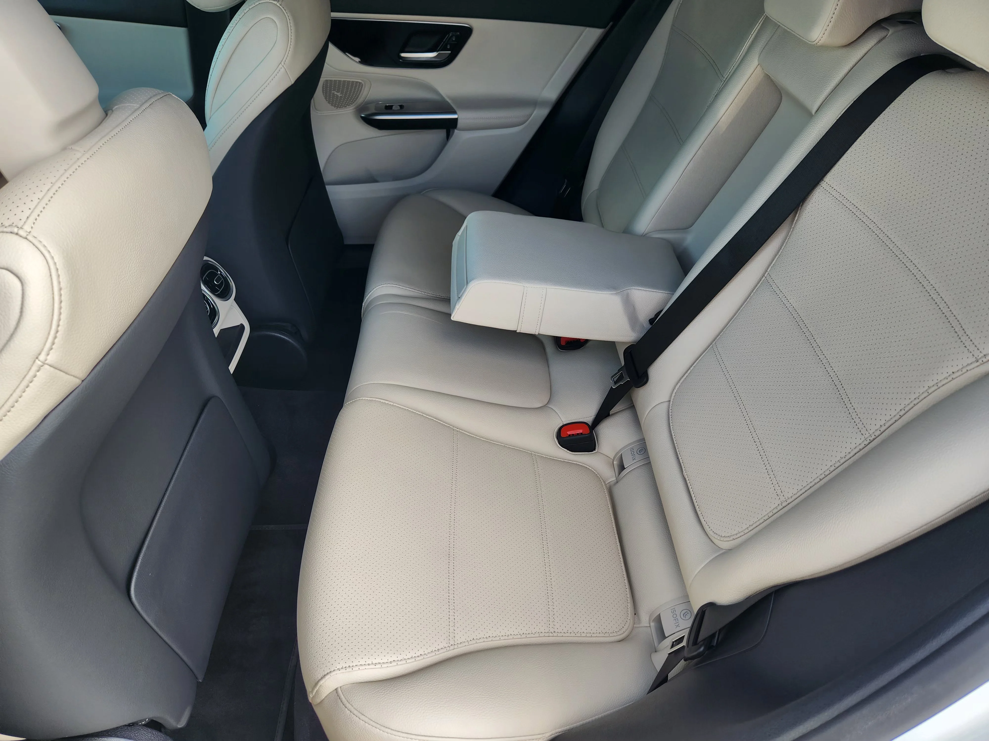 Used 2025  Mercedes-Benz GLC 300 Base image 30