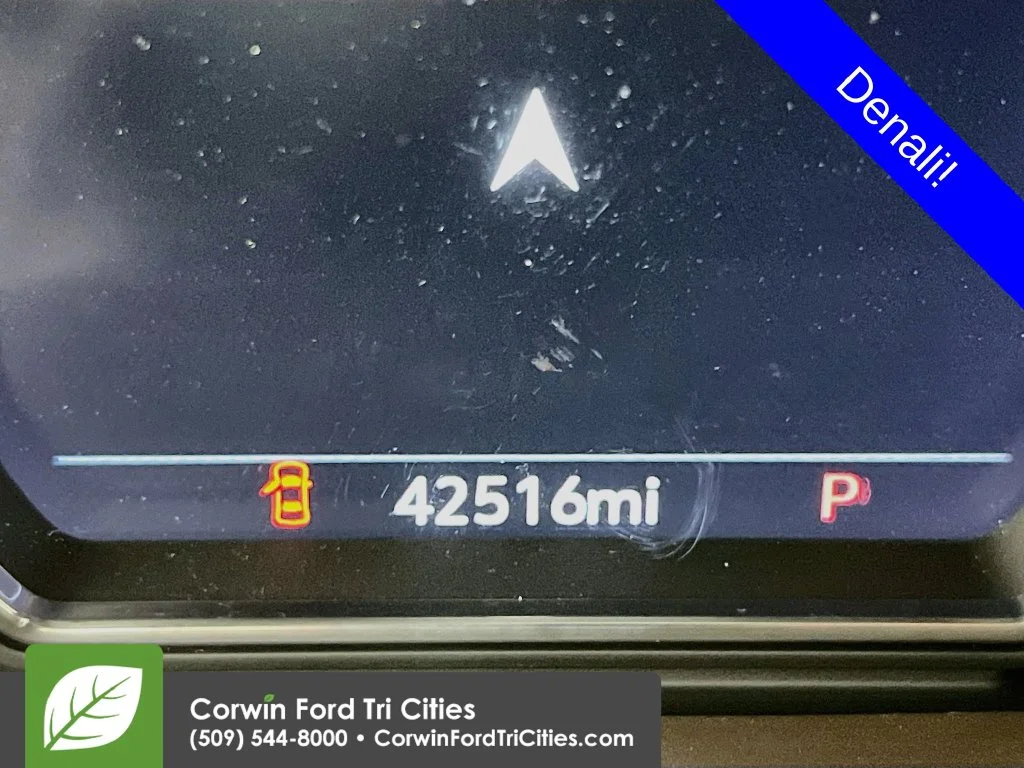 Used 2022 White Frost Tri-Coat GMC Denali image 31