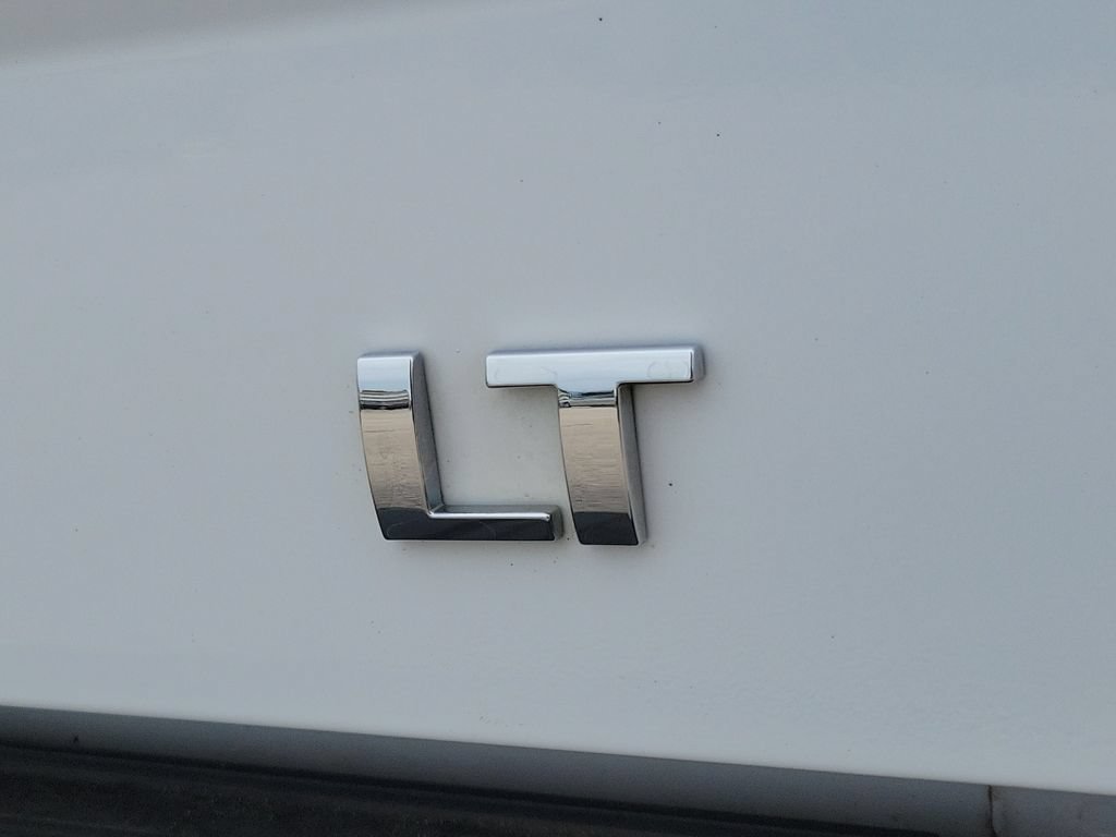 Used 2017 SUMMIT WHITE Chevrolet LT image 7