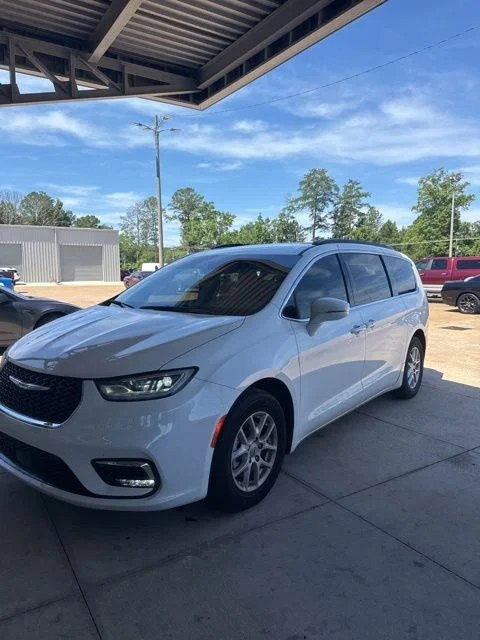 2022 Chrysler Pacifica Touring L's photo