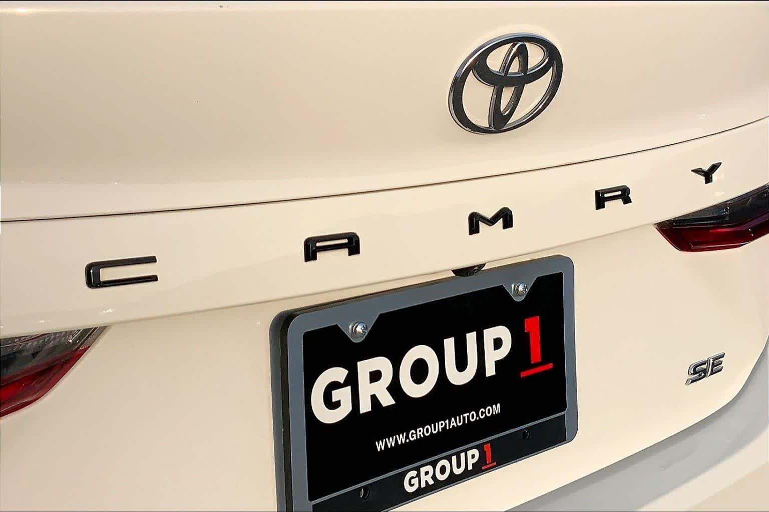 Used 2025 Ice Cap Toyota SE image 30