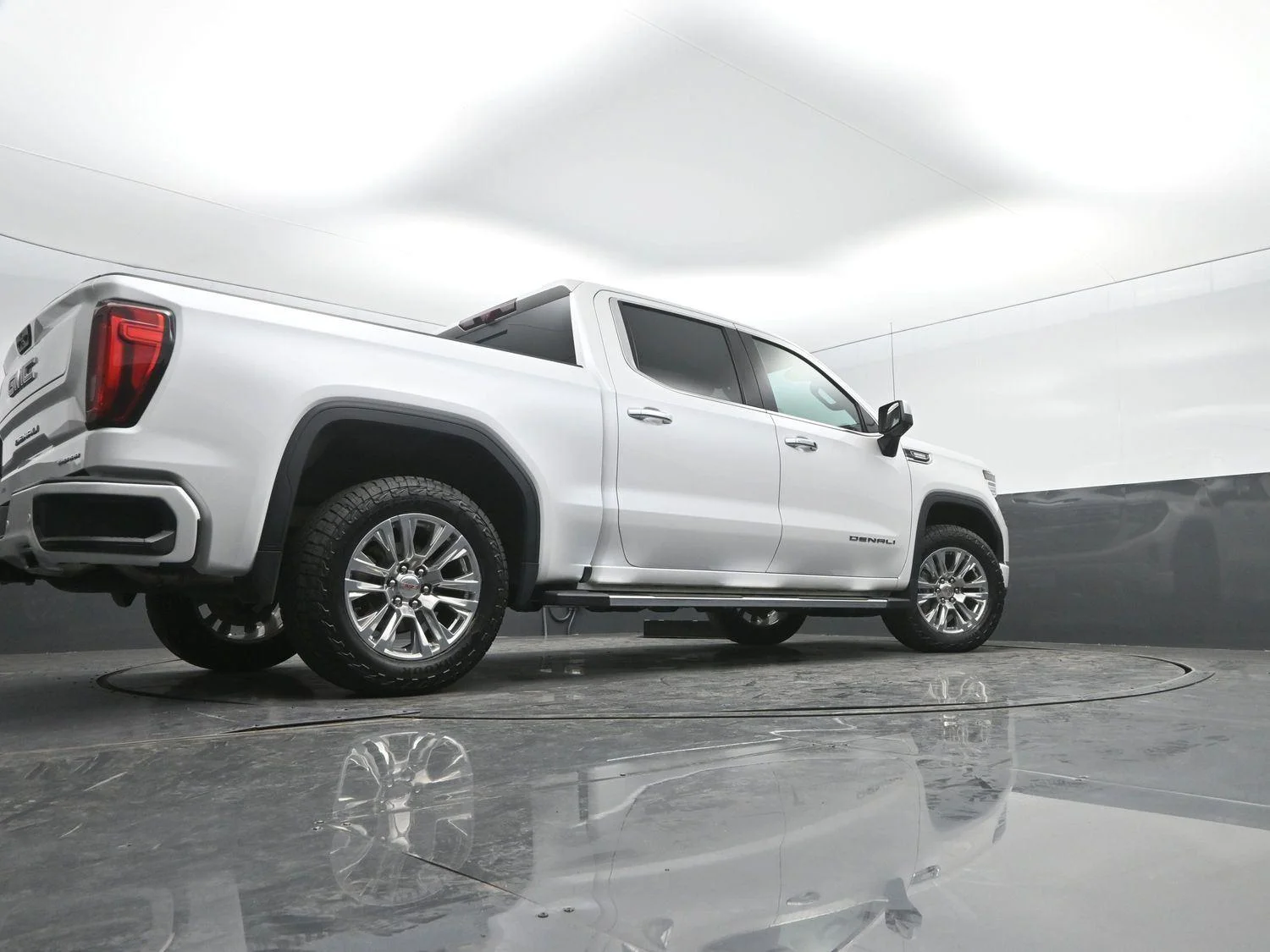 Used 2024 White Frost Tricoat GMC Denali image 40