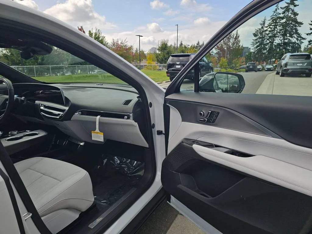 New 2027 Vibrant White Tricoat Cadillac Sport image 12