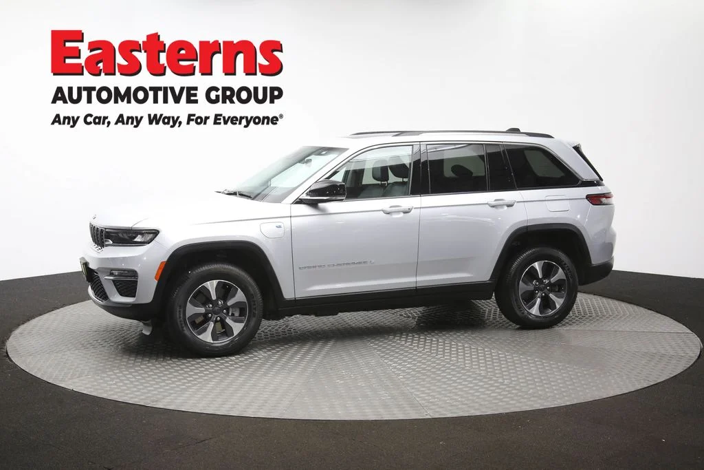 Used 2022 Silver Jeep 4xe image 61
