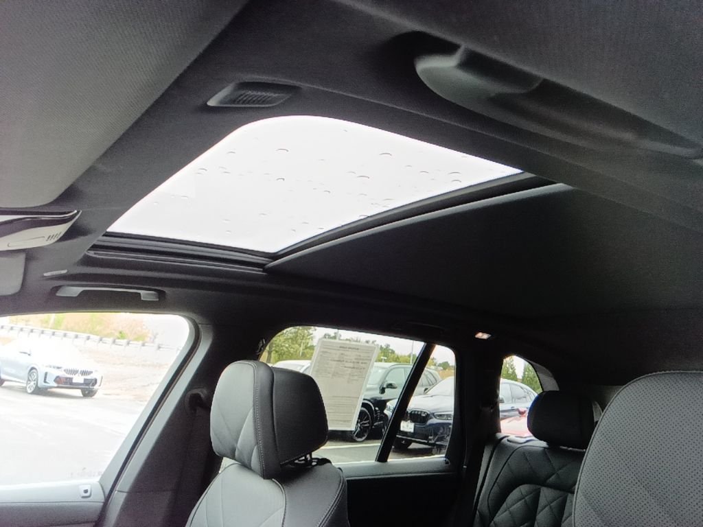 Used 2026 Skyscraper Grey Metallic BMW xDrive40i image 21