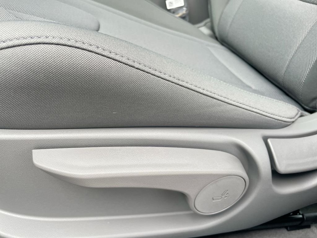 2025 Hyundai Elantra SE - Photo 39