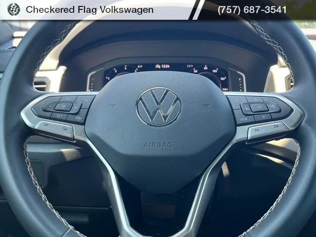 Used 2022 Deep Black Volkswagen 3.6L V6 SE w/Technology image 34