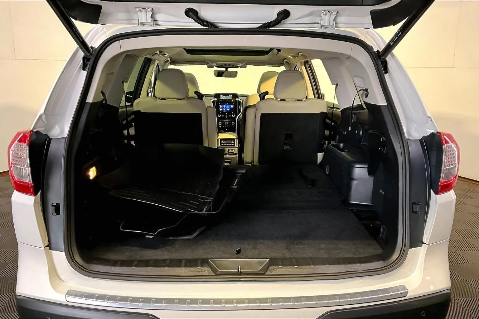 Used 2019 Crystal White Pearl Subaru Limited image 36