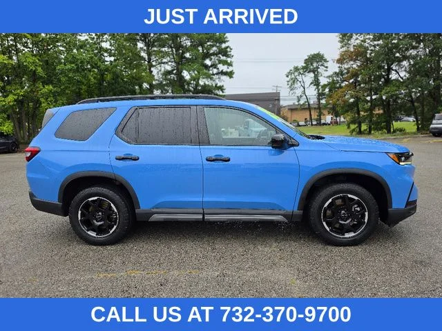 Certified Used 2025 Diffused Sky Pearl Honda TrailSport image 6