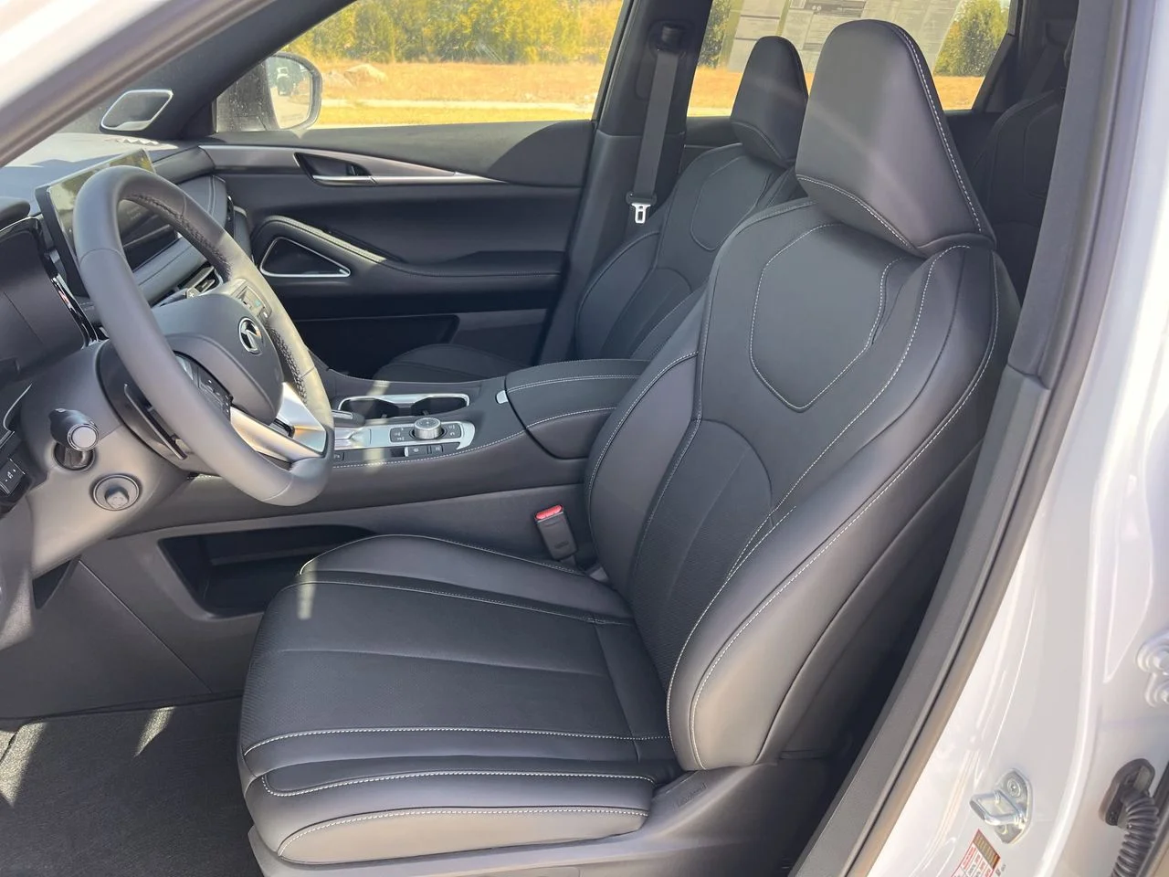 New 2027 RADIANT WHITE INFINITI Sport AWD image 21
