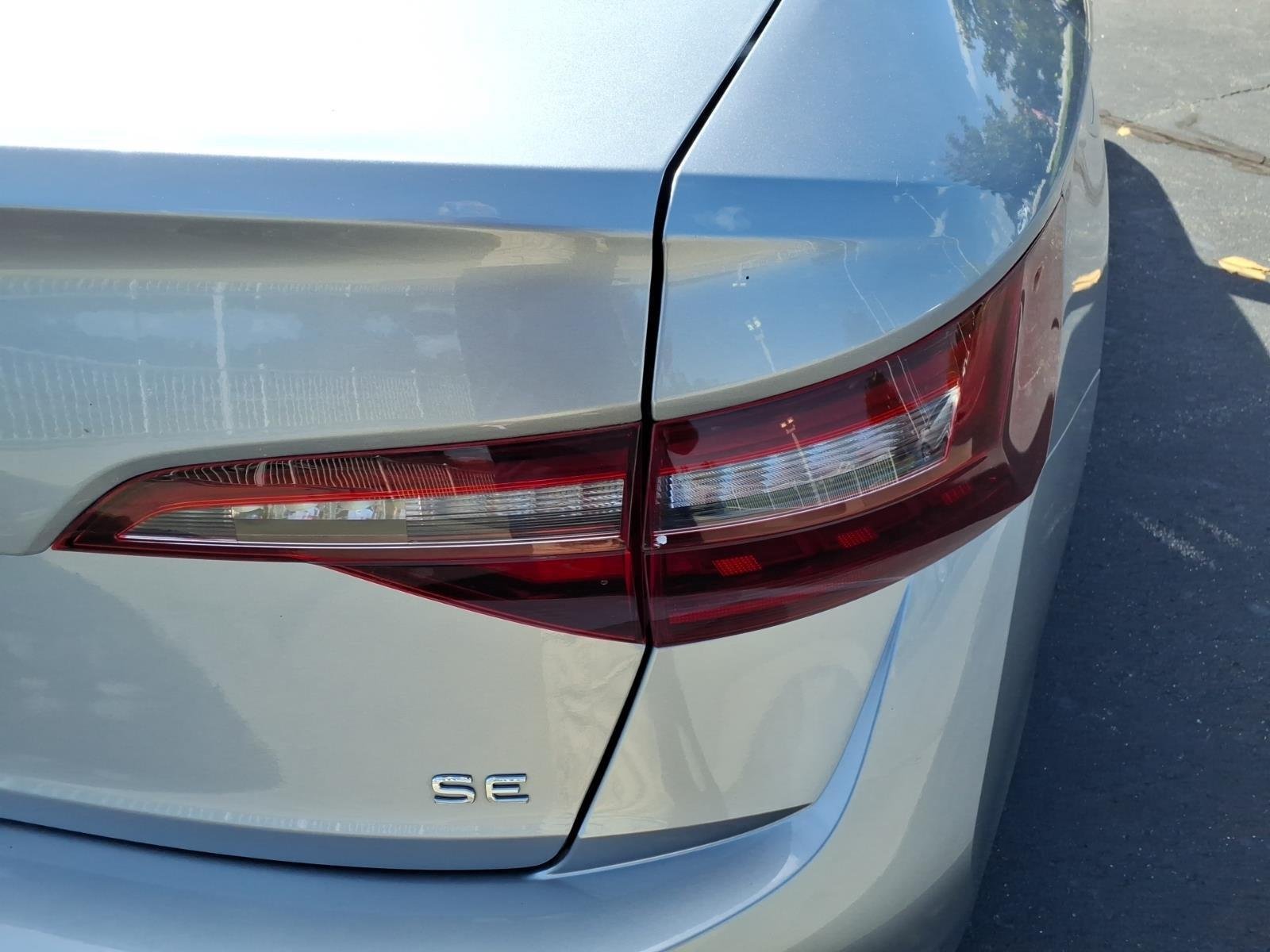 Used 2023 Pyrite Silver Metallic Volkswagen SE image 17