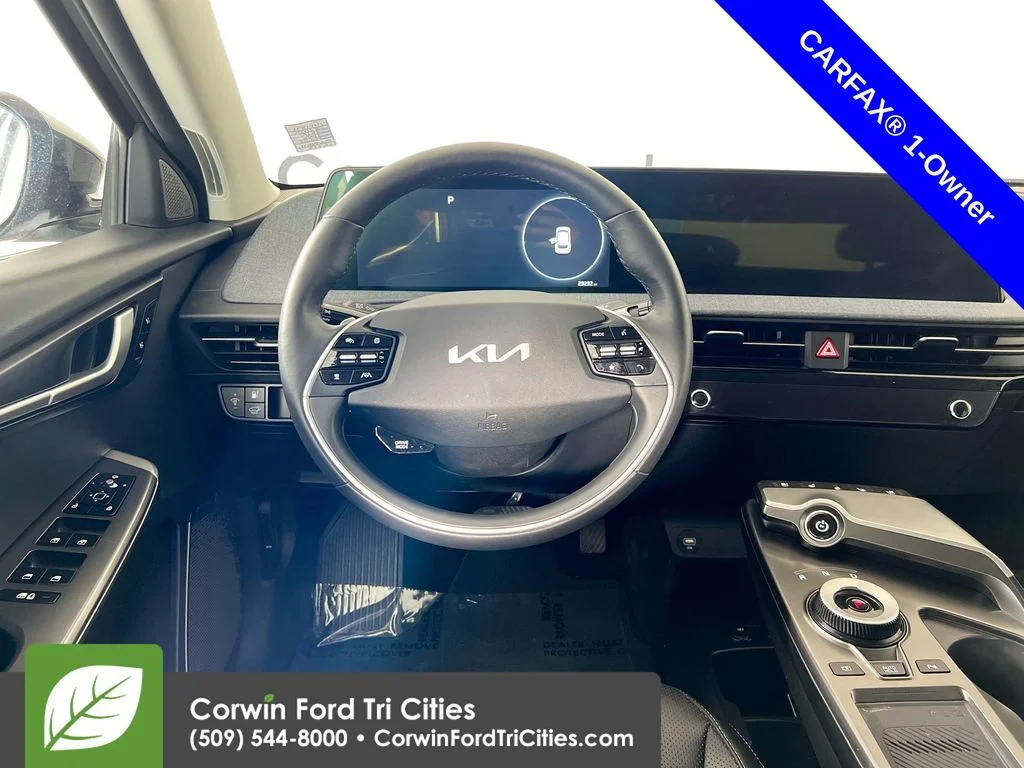Used 2024 Gray Kia Wind image 27