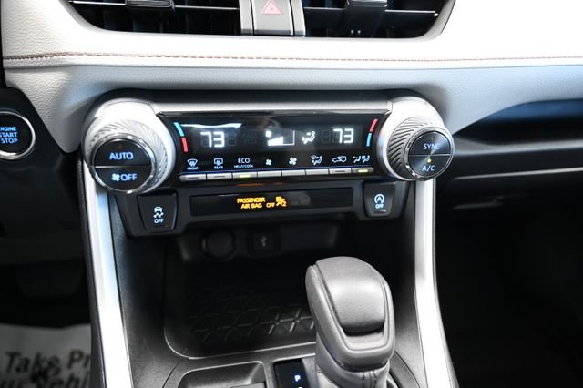 2022 Toyota RAV4 XLE - Photo 18