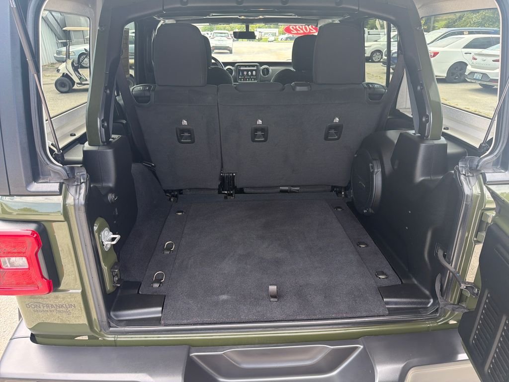 Used 2022 Green Jeep Unlimited Sahara image 9